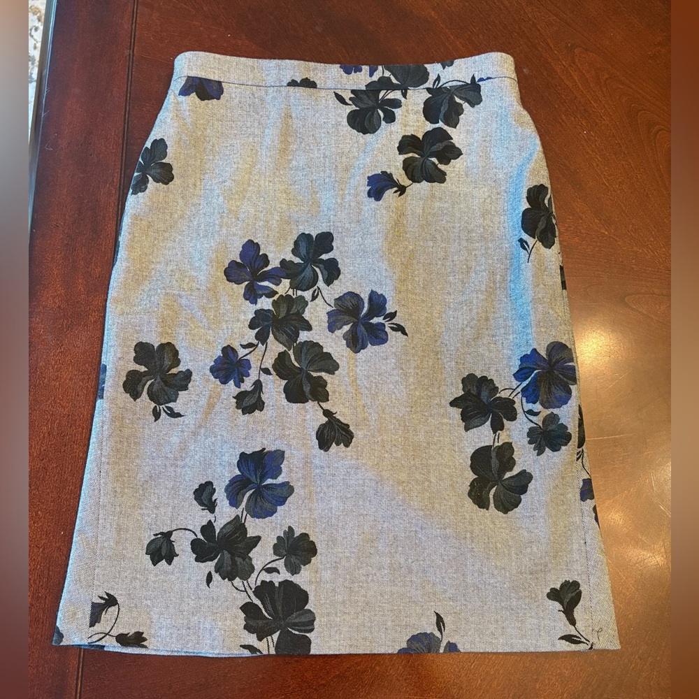 Ann Taylor Gray Floral Pencil Skirt